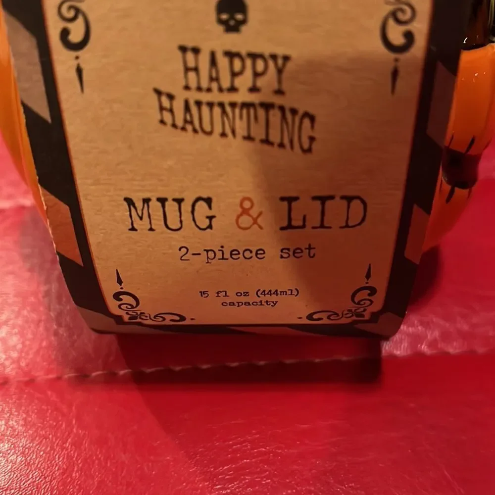 NWT pumpkin mug and lid set